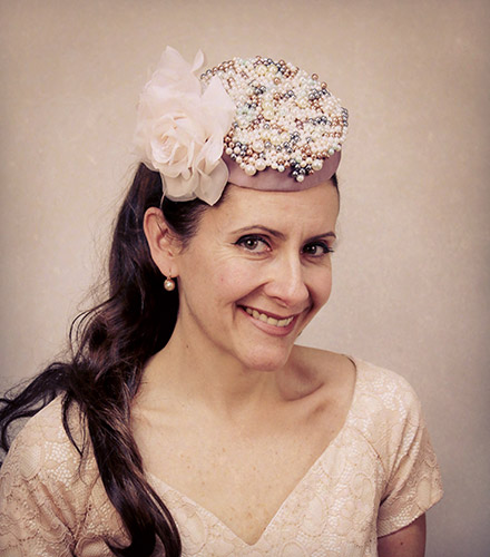Medium Hats & Headpieces